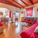 Appartement Beautiful In With Swimming Pool Pula