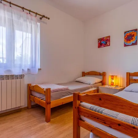 Apartment Gorgeous Apartment In Pula With Kitchen *