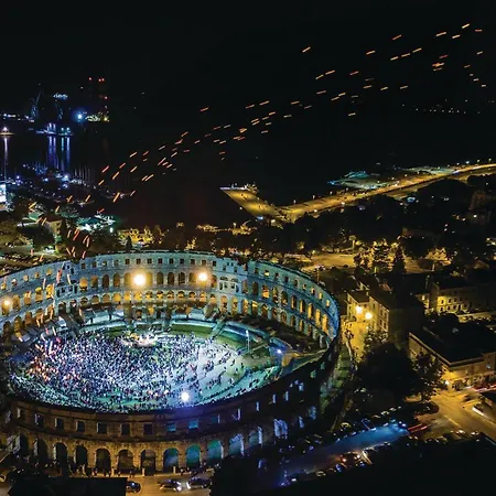 Gorgeous In With Kitchen Апартаменти Пула