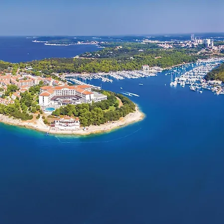 Gorgeous Apartment In Pula With Kitchen