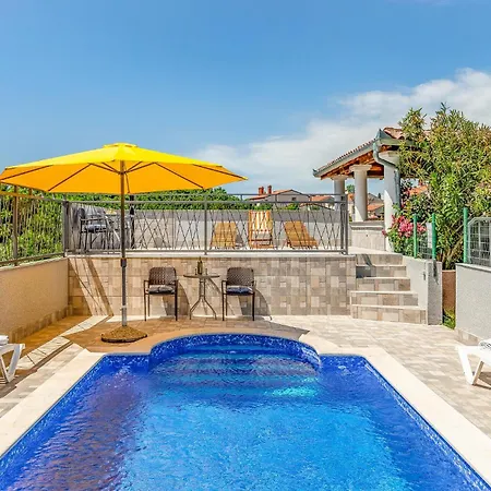 Gorgeous Apartment In Pula With Kitchen Apartment