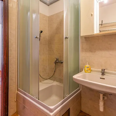 Gorgeous Apartment In Pula With Kitchen