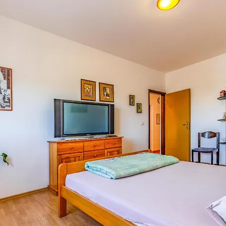 Gorgeous Apartment In Pula With Kitchen Apartment