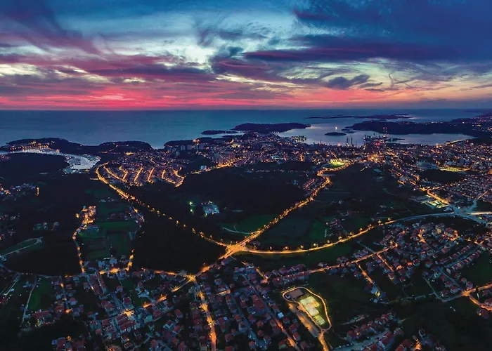 公寓 Gorgeous In With Kitchen