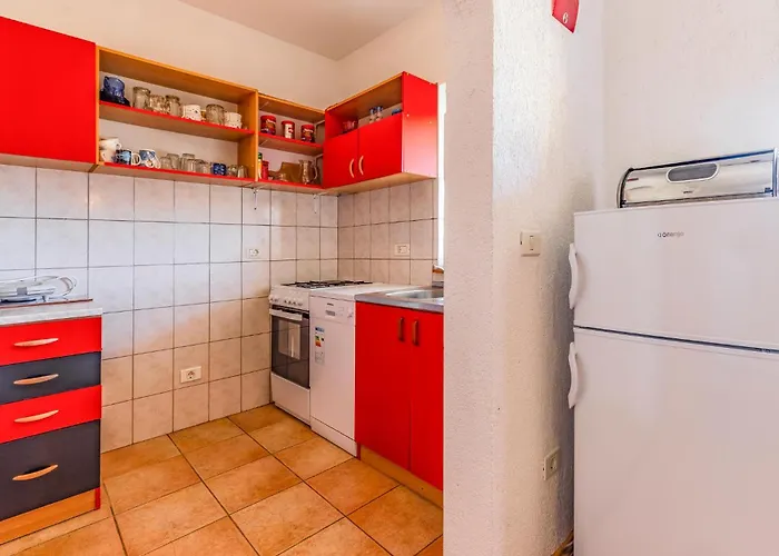 Apartamento Gorgeous In With Kitchen Pula