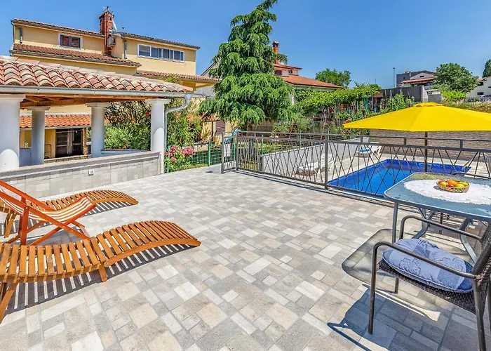 Apartamento Gorgeous In With Kitchen Pula