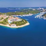 Beautiful Apartment In Pula With Swimming Pool