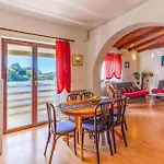 Beautiful Apartment In Pula With Swimming Pool Apartment *