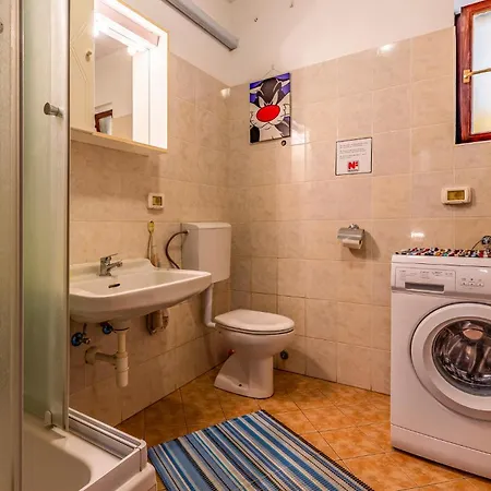 Appartement Gorgeous In With Kitchen Pula