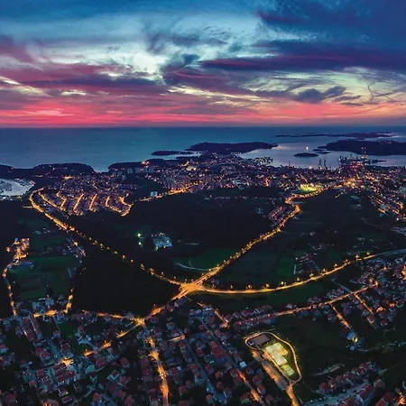 Appartement Gorgeous In With Kitchen