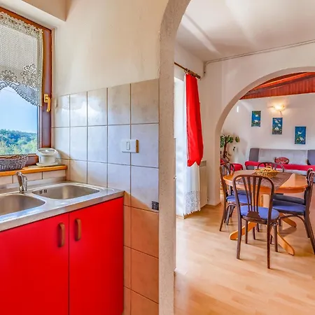 Gorgeous Apartment In Pula With Kitchen