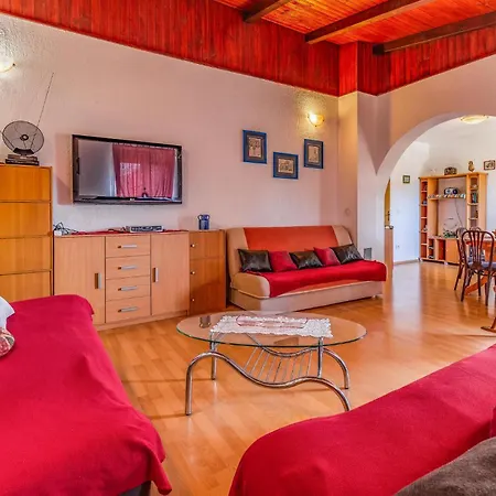 Gorgeous In With Kitchen Appartement Pula