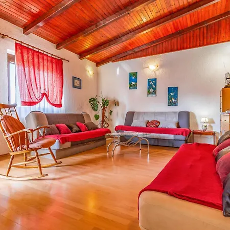 Beautiful Apartment In Pula With Swimming Pool Daire *