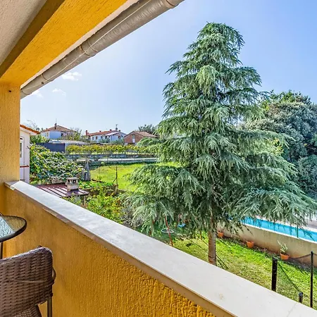 Daire Beautiful Apartment In Pula With Swimming Pool