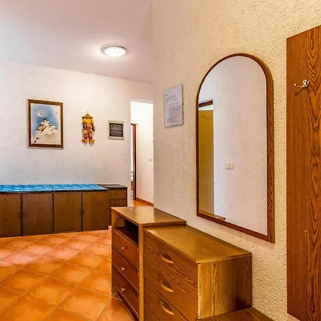 Beautiful Apartment In Pula With Swimming Pool Daire *