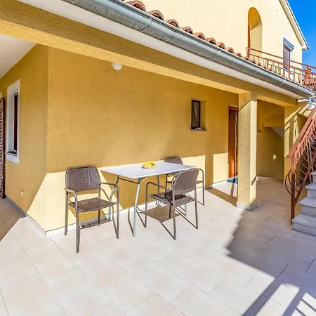 Beautiful Apartment In Pula With Swimming Pool