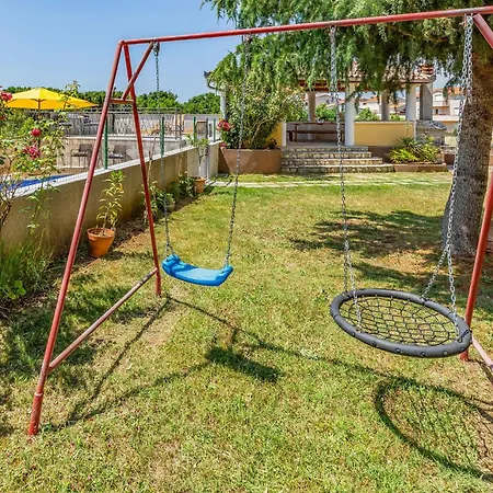 Daire Beautiful Apartment In Pula With Swimming Pool