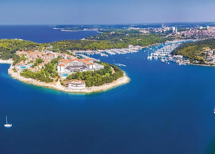 Gorgeous Apartment In Pula With Kitchen