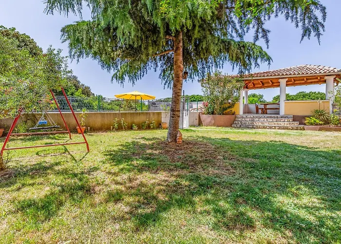 Gorgeous Apartment In Pula With Kitchen Apartment *