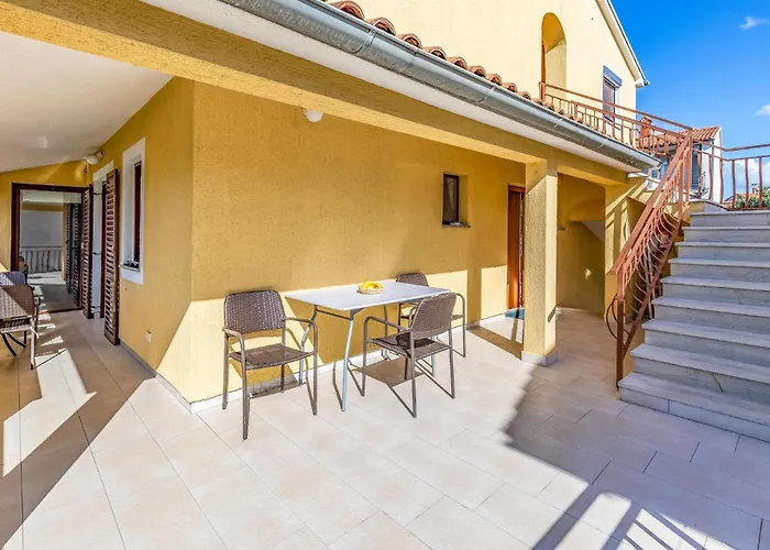 Gorgeous Apartment In Pula With Kitchen