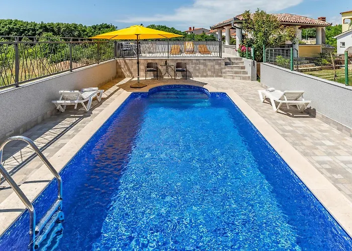 Lejlighed Gorgeous In With Kitchen Pula