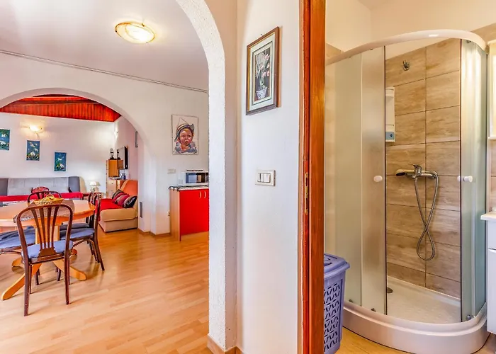 Gorgeous Apartment In Pula With Kitchen * Pula