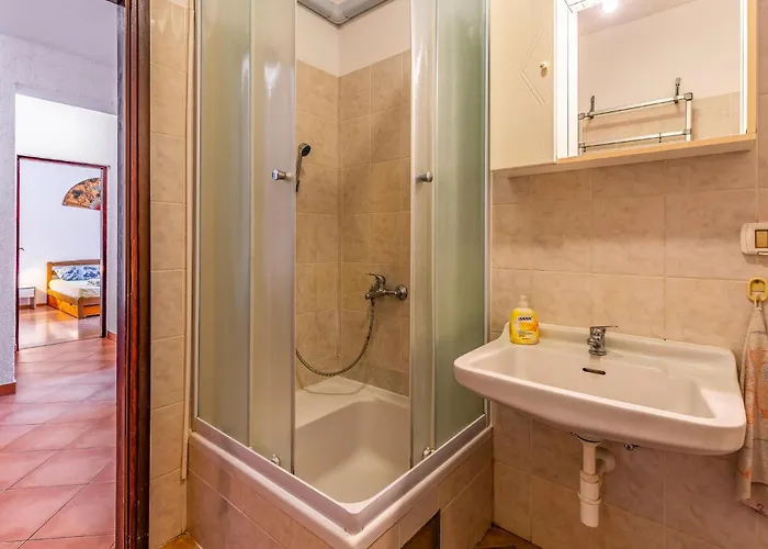 Gorgeous Apartment In Pula With Kitchen