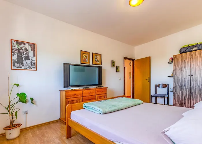 Gorgeous Apartment In Pula With Kitchen Apartment